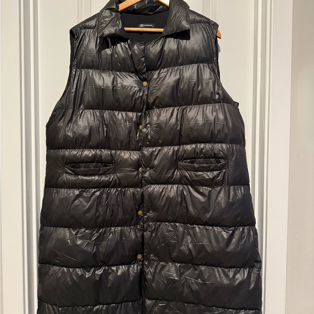 Elegant Black Quilted Vest - Picture 2 of 4